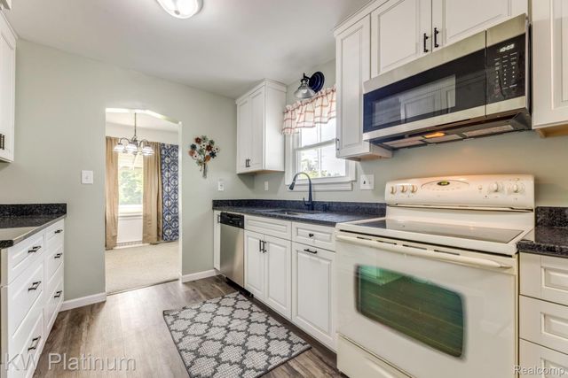 5930 Gratiot Avenue, St. Clair Township, MI 48079