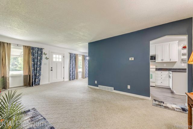 5930 Gratiot Avenue, St. Clair Township, MI 48079