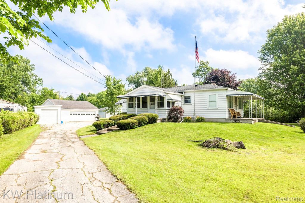 5930 Gratiot Avenue, St. Clair Township, MI 48079
