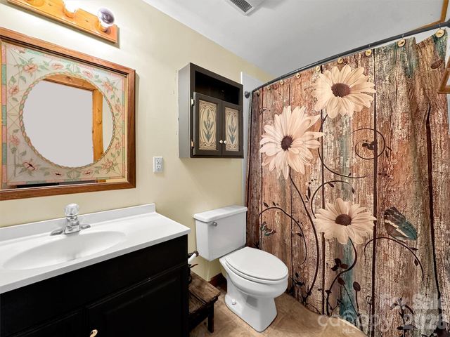 229 Medford Hannah Road, Waynesville, NC 28785