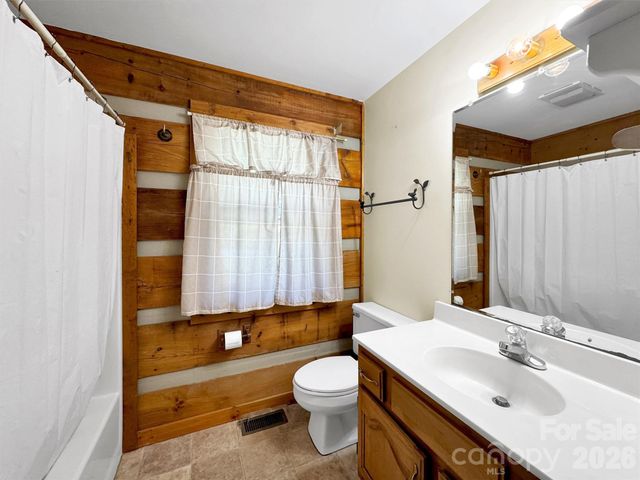 229 Medford Hannah Road, Waynesville, NC 28785