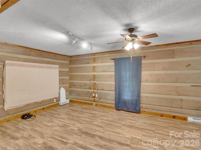 229 Medford Hannah Road, Waynesville, NC 28785