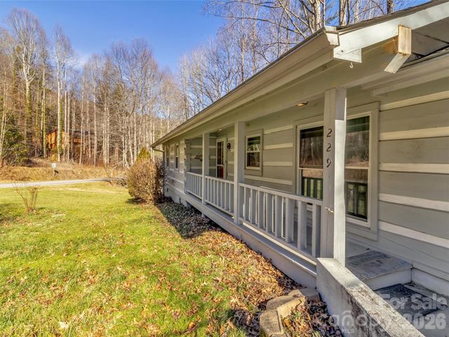 229 Medford Hannah Road, Waynesville, NC 28785