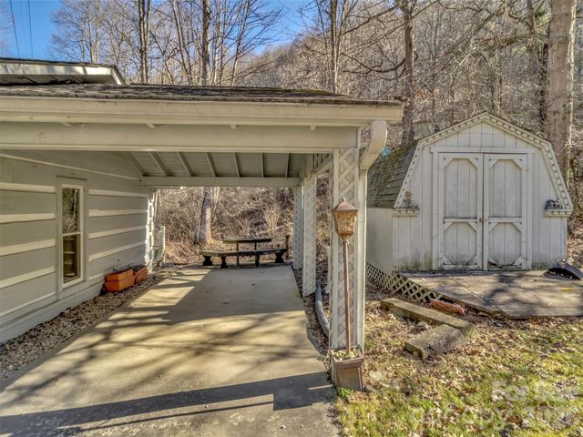 229 Medford Hannah Road, Waynesville, NC 28785