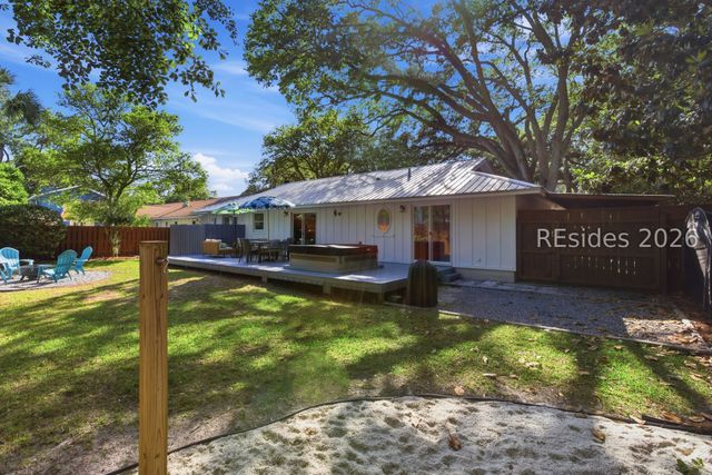 8 Azalea St, Hilton Head Island, SC 29928