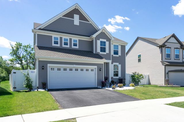 321 S Pointe Avenue, South Elgin, IL 60177
