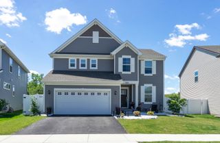 321 S Pointe Avenue, South Elgin, IL 60177