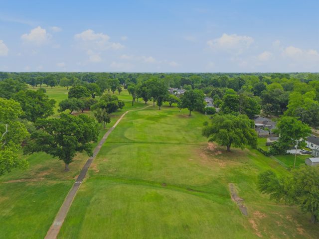 3840 Greenway Place, Shreveport, LA 71105
