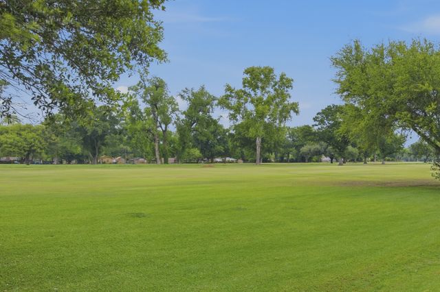 3840 Greenway Place, Shreveport, LA 71105