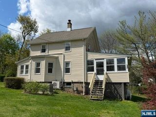 10 Bellows Lane, Montville Township, NJ 07082
