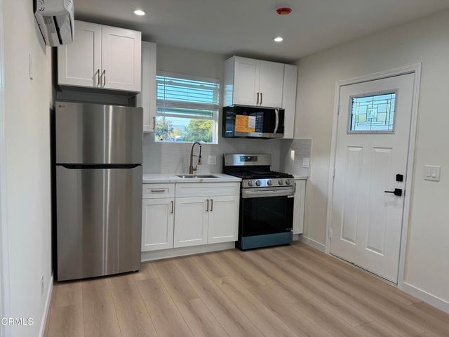 22306 Kittridge Street, Woodland Hills, CA 91303