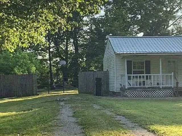 1047 Perry Switch Rd, Jackson, TN 38301