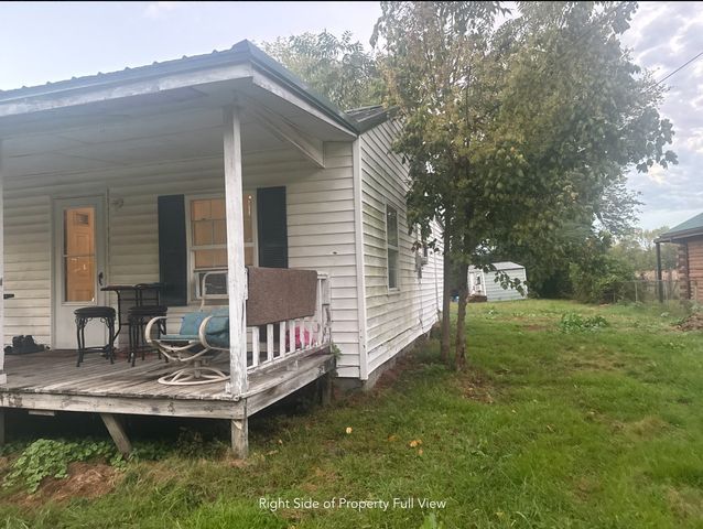 1047 Perry Switch Rd, Jackson, TN 38301