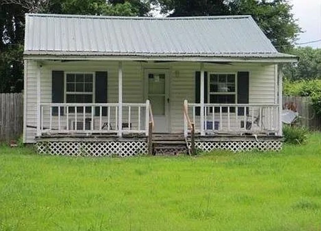 1047 Perry Switch Rd, Jackson, TN 38301