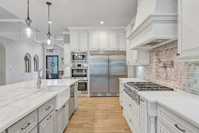 1821 Avery Lane, Friendswood, TX 77546