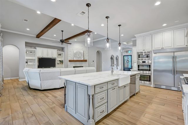 1821 Avery Lane, Friendswood, TX 77546