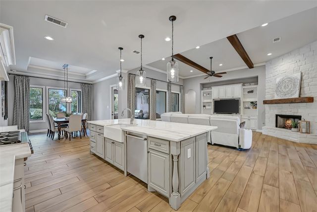 1821 Avery Lane, Friendswood, TX 77546