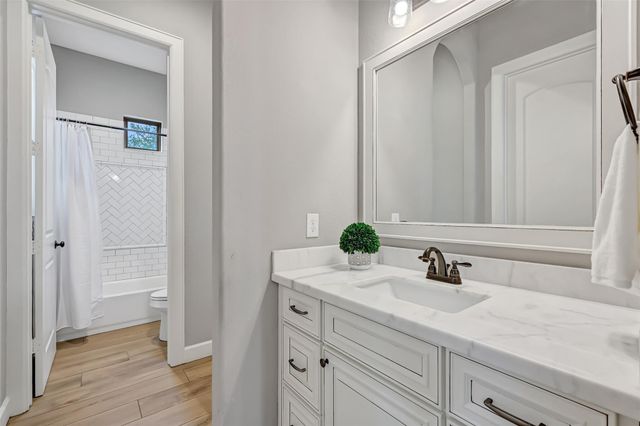 1821 Avery Lane, Friendswood, TX 77546
