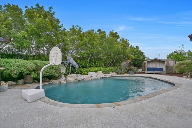 1821 Avery Lane, Friendswood, TX 77546