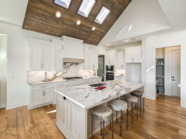 5831 Lentz Drive, Parkville, MO 64152