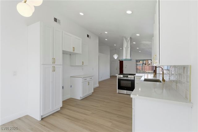 1533 Wintergreen Drive, Las Vegas, NV 89128