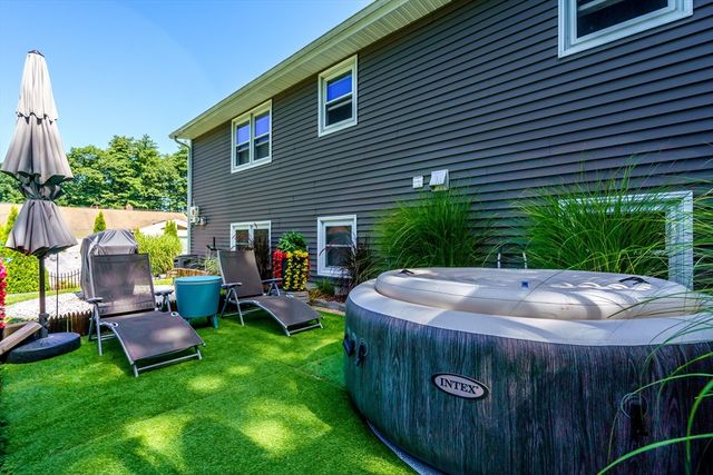 59 Hudson St, Leominster, MA 01453