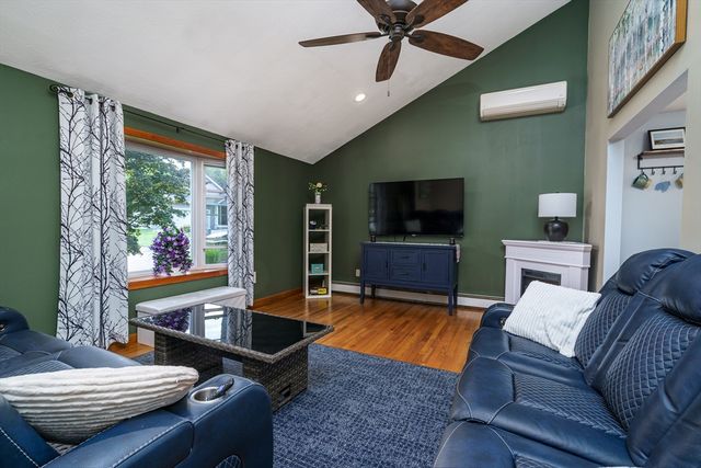 59 Hudson St, Leominster, MA 01453