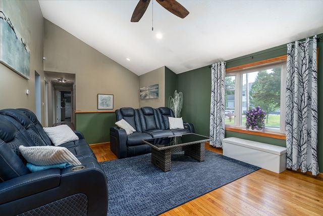 59 Hudson St, Leominster, MA 01453