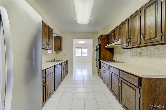 1946 Burlewood Drive, St Louis, MO 63146