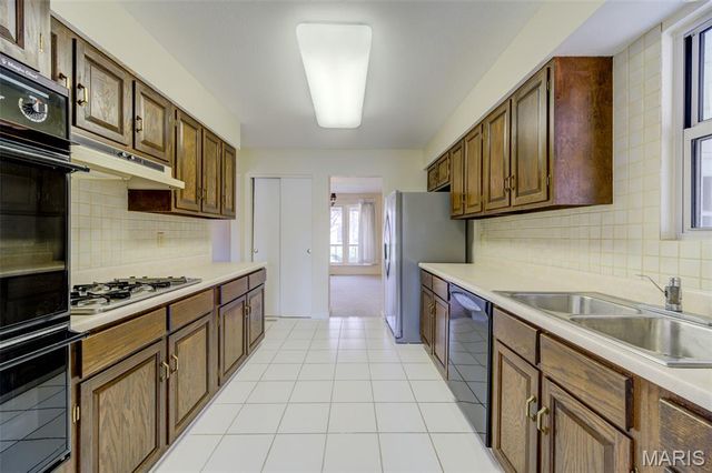 1946 Burlewood Drive, St Louis, MO 63146