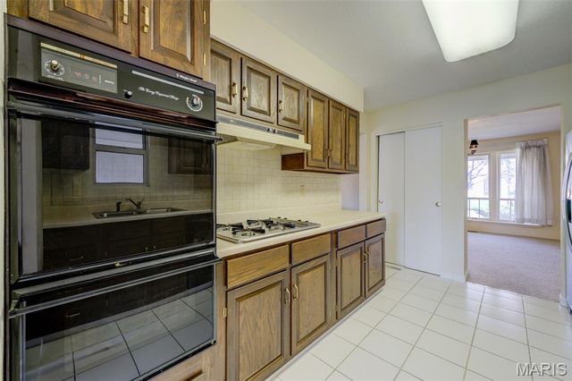 1946 Burlewood Drive, St Louis, MO 63146