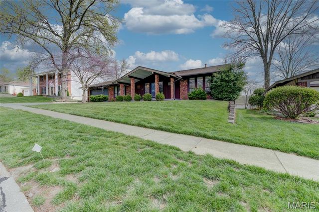 1946 Burlewood Drive, St Louis, MO 63146