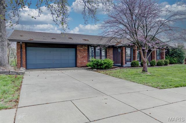 1946 Burlewood Drive, St Louis, MO 63146