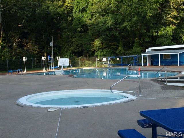 1946 Burlewood Drive, St Louis, MO 63146