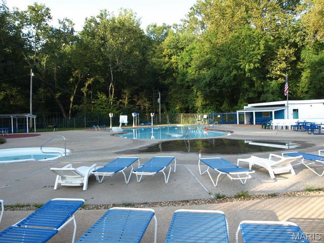 1946 Burlewood Drive, St Louis, MO 63146