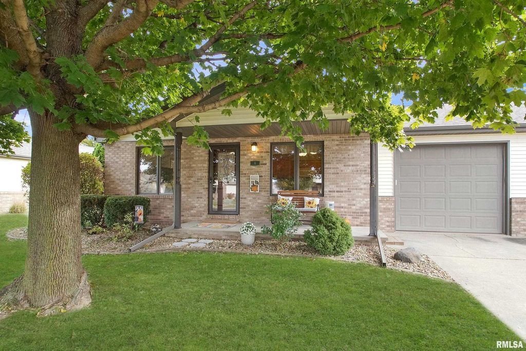 6 ROYAL Court, Washington, IL 61571