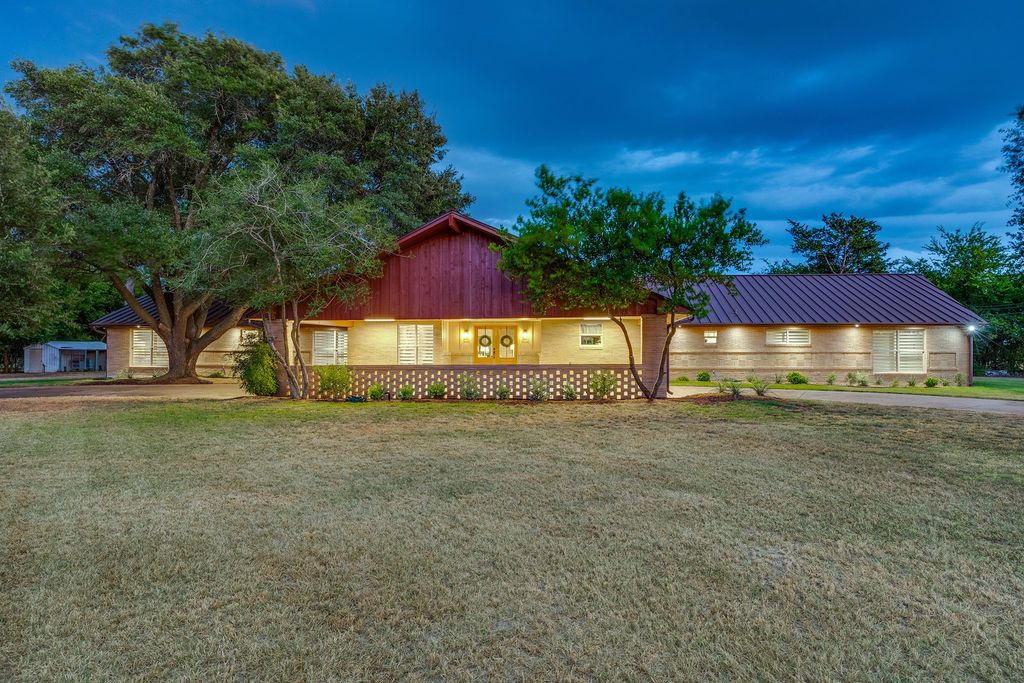 4104 VZ County Rd 3501, Wills Point, TX 75169