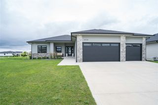 14728 Stonecrop Drive, Urbandale, IA 50323