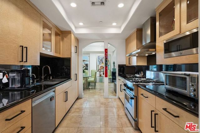137 S Spalding Drive 401, Beverly Hills, CA 90212