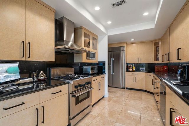 137 S Spalding Drive 401, Beverly Hills, CA 90212
