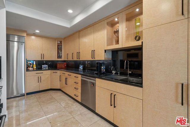 137 S Spalding Drive 401, Beverly Hills, CA 90212
