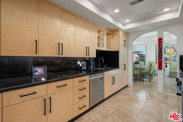 137 S Spalding Drive 401, Beverly Hills, CA 90212
