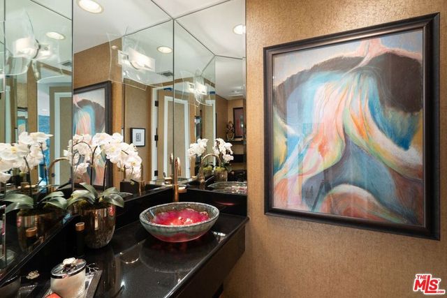 137 S Spalding Drive 401, Beverly Hills, CA 90212