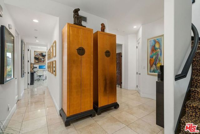 137 S Spalding Drive 401, Beverly Hills, CA 90212