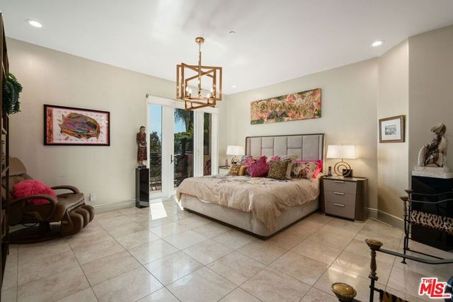 137 S Spalding Drive 401, Beverly Hills, CA 90212