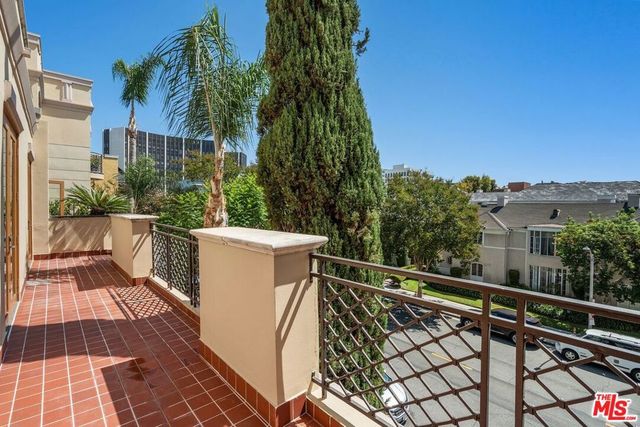 137 S Spalding Drive 401, Beverly Hills, CA 90212