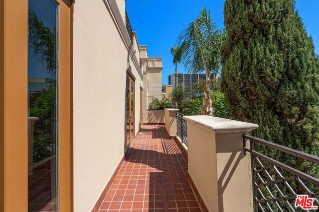 137 S Spalding Drive 401, Beverly Hills, CA 90212
