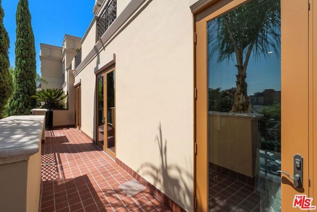 137 S Spalding Drive 401, Beverly Hills, CA 90212