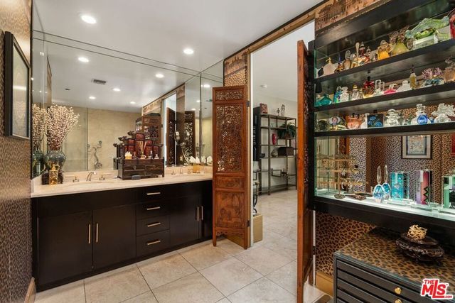 137 S Spalding Drive 401, Beverly Hills, CA 90212