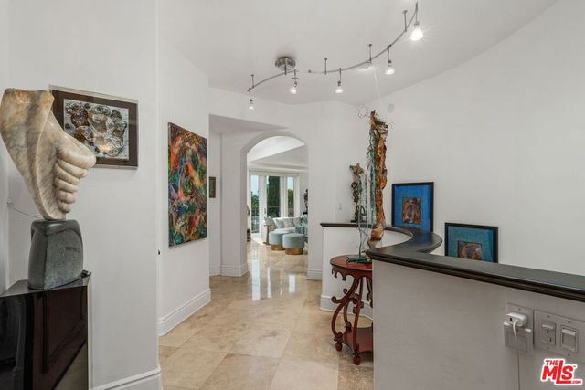 137 S Spalding Drive 401, Beverly Hills, CA 90212